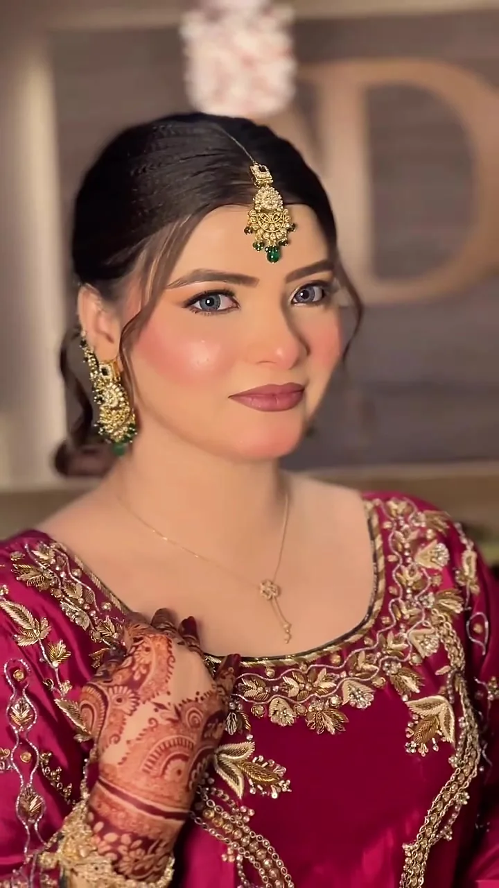Face after: Mehndi glam, tikka & soft bun